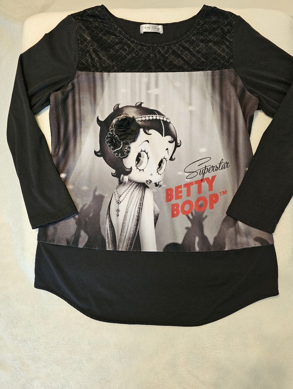 Betty Boop Graphic LS Shirt Textured Yoke 3D Flower Accent Black Top Med? Euc - Picture 13 of 13